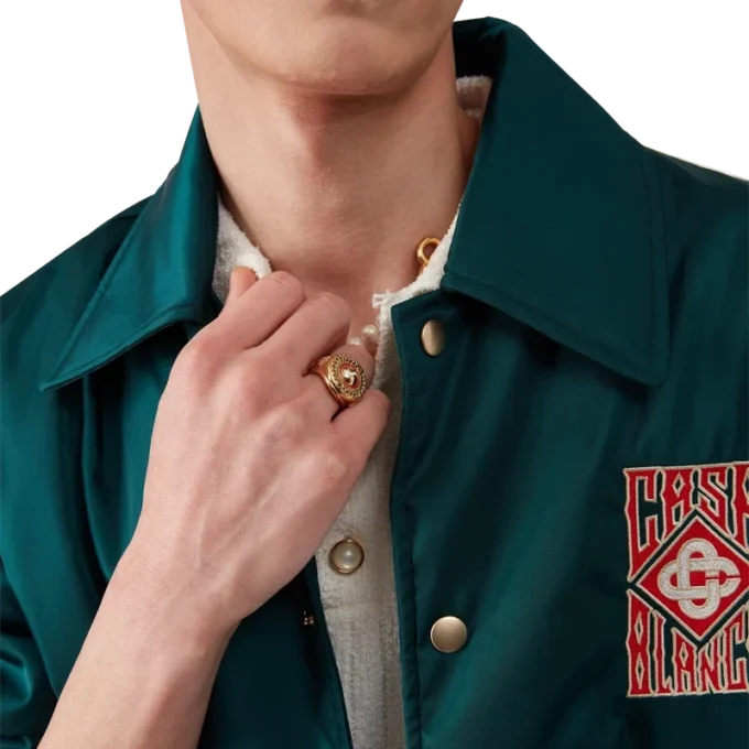 Anello con medaglione sportivo