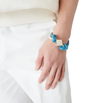 Bracciale con perle annodate blu Bracciale con perle annodate blu