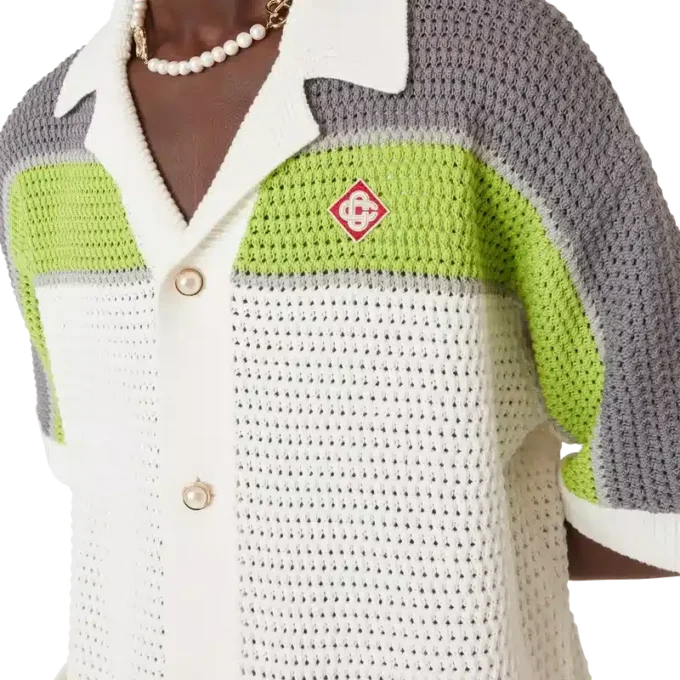 Camicia a righe in maglia all’uncinetto