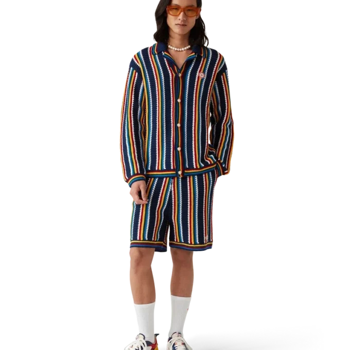 Camicia a righe lavorata all’uncinetto