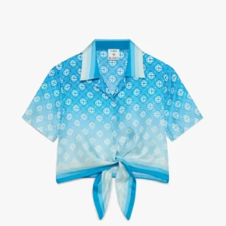 Camicia corta in seta annodata con monogramma sfumato blu