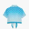 Camicia corta in seta annodata con monogramma sfumato blu