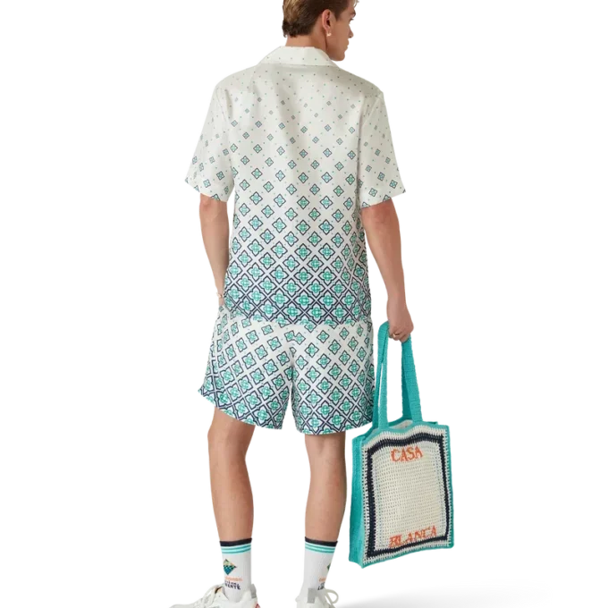 Camicia in seta a maniche corte con monogramma sfumato in stile pantaloncini