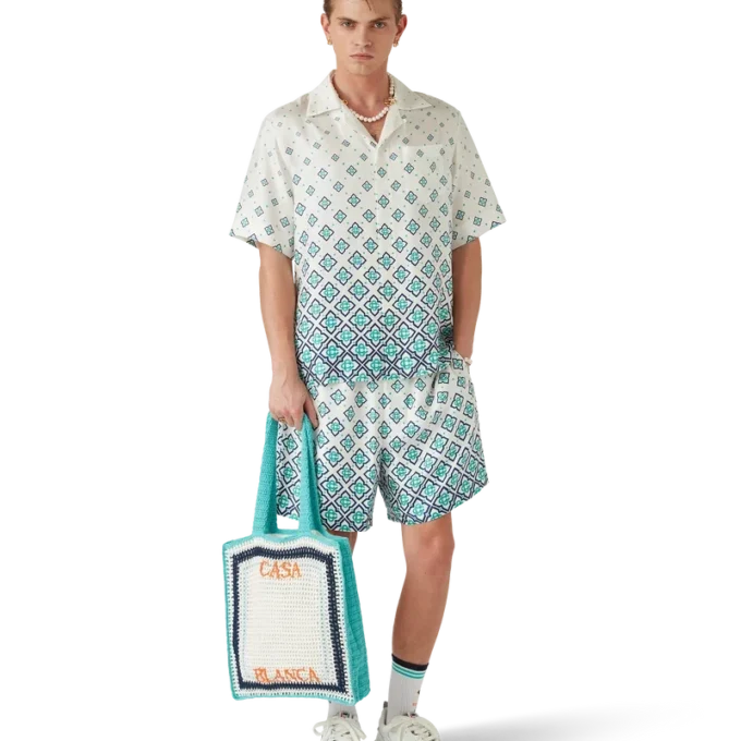 Camicia in seta a maniche corte con monogramma sfumato in stile pantaloncini