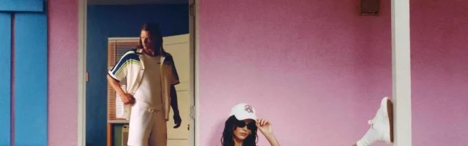 Costume da bagno con monogramma ondulato