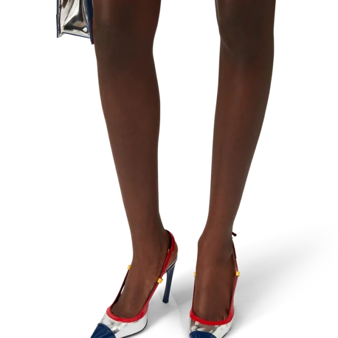 Décolleté con cinturino posteriore e arco cromato