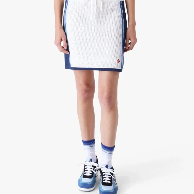 Minigonna in rete a righe bianche e blu