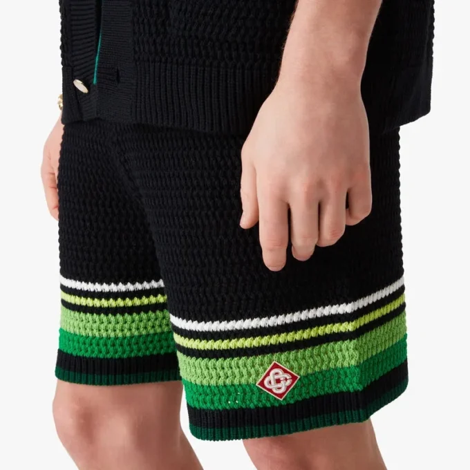 Pantaloncini in maglia all’uncinetto neri