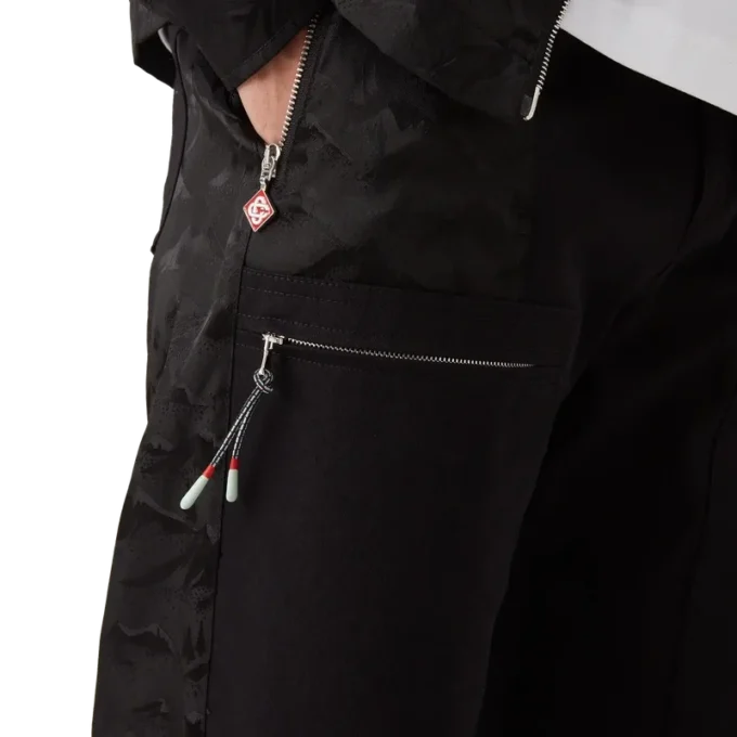 Pantaloni cargo in nylon con stampa mimetica Mountain