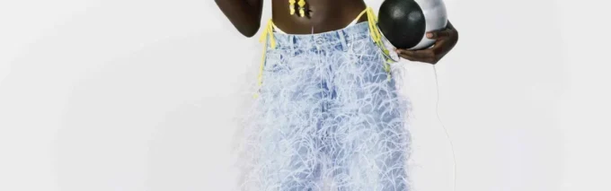 Sneaker con tacco in pelle argentata Sneaker con tacco in pelle argentata