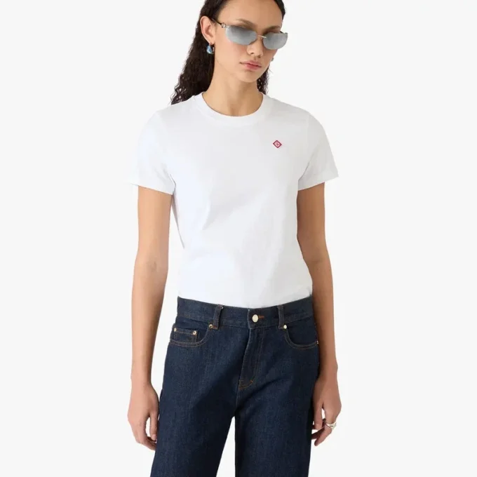 T-shirt aderente a maniche corte con classica toppa ricamata