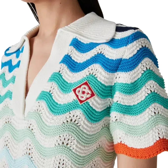 Vestito all’uncinetto con motivo a onde sfumate